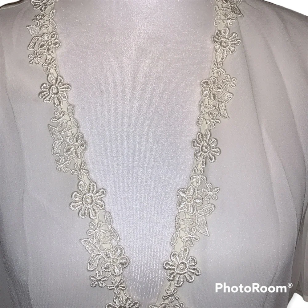 Flora Nikrooz Vanilla Sheer Tie‎ Robe With Macrame Lace Trim Size S/M